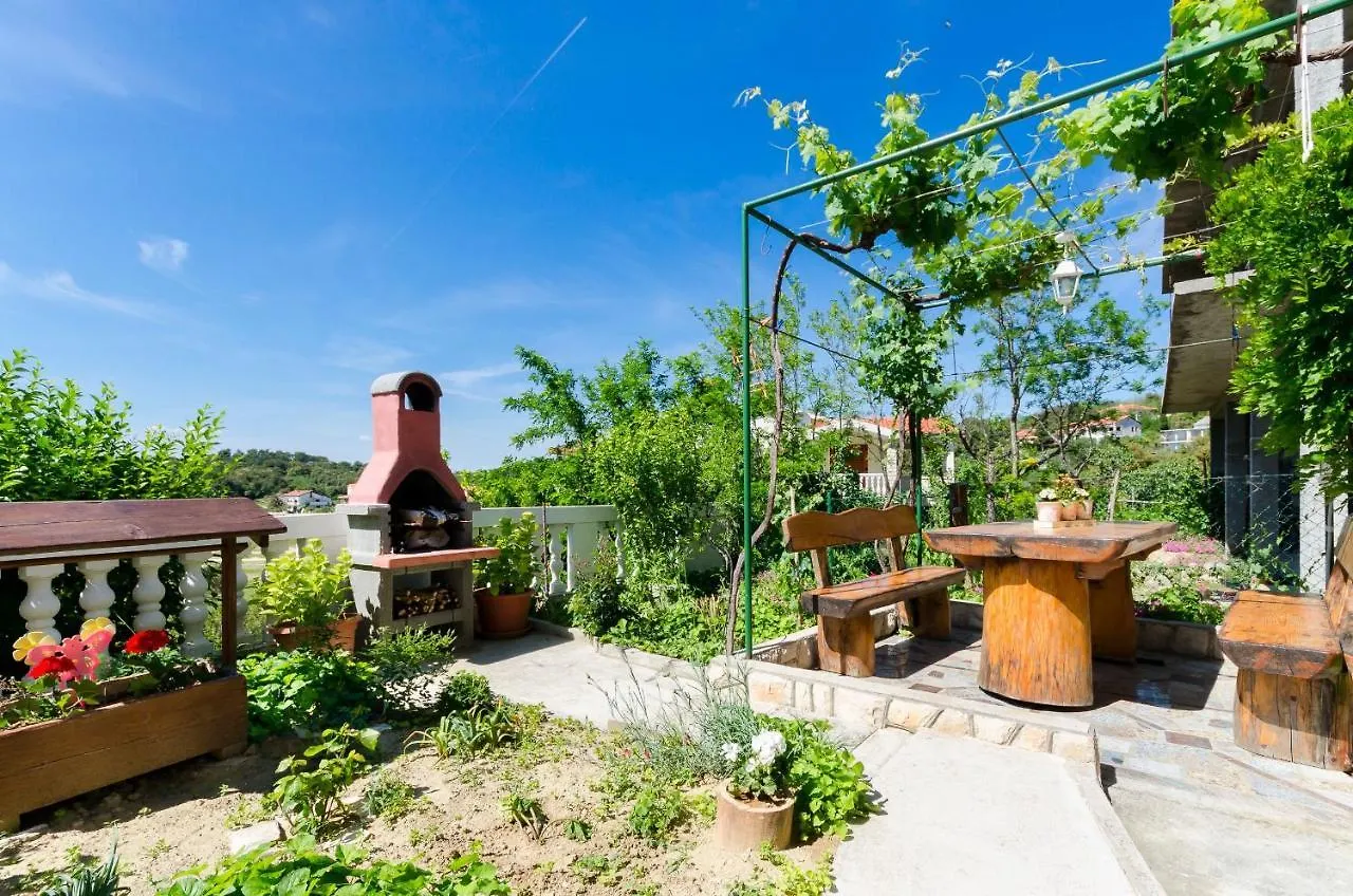 Apartments Albina Lopar