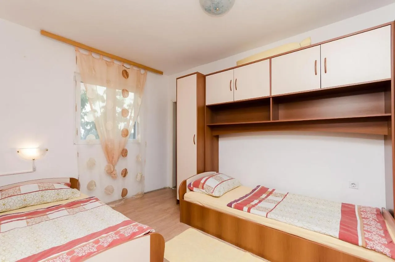 Apartments Albina Lopar