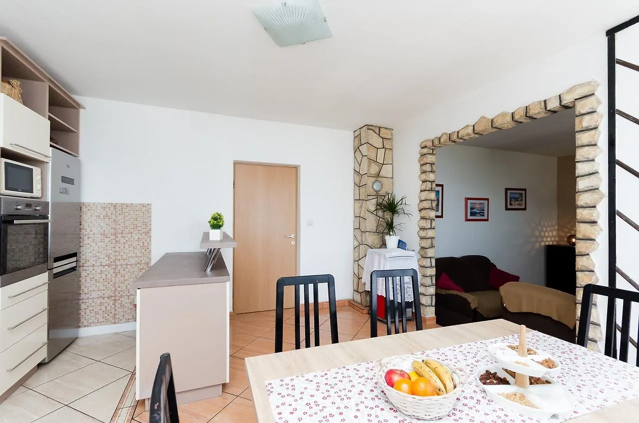 Apartments Albina Lopar