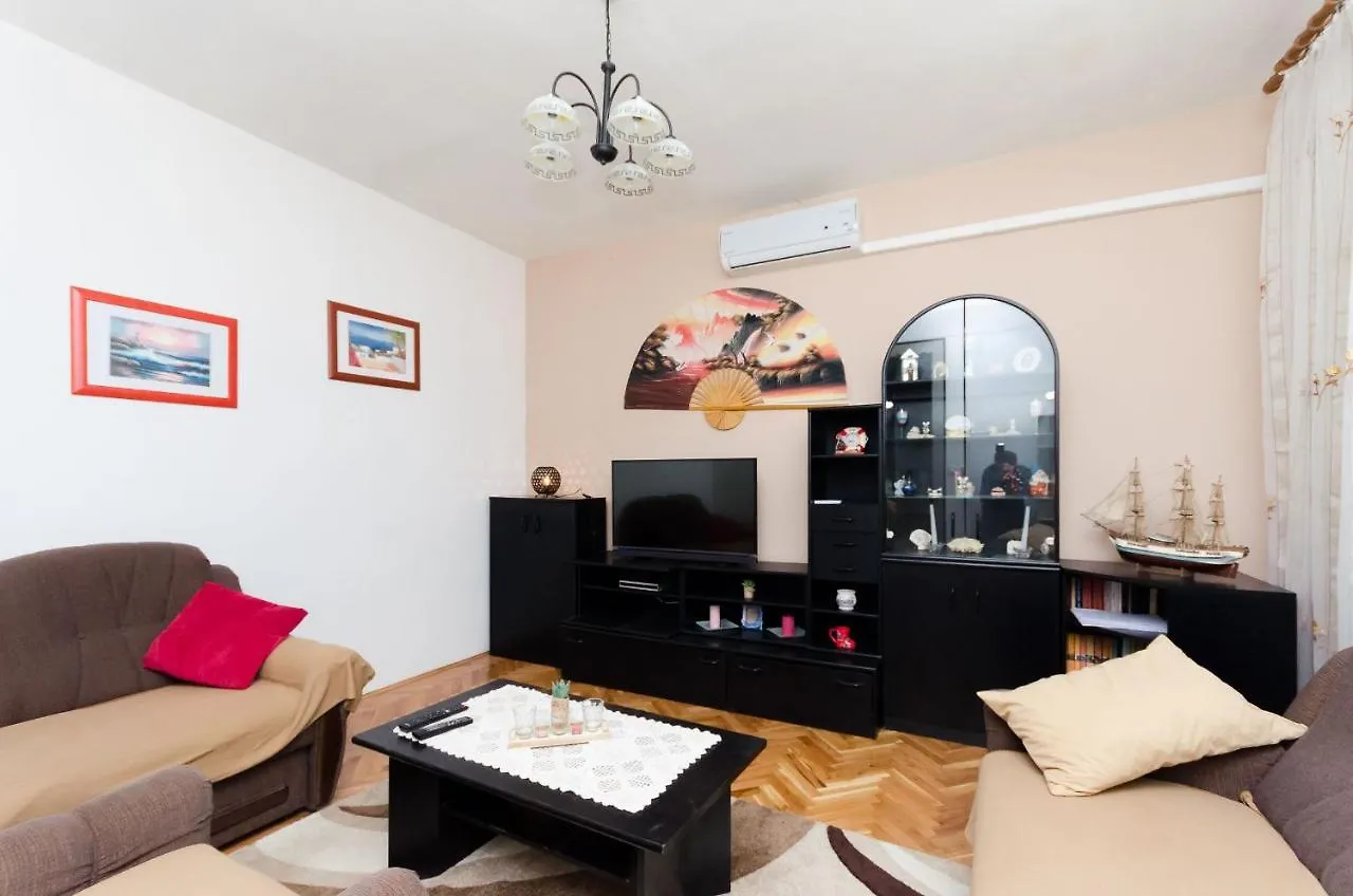 Apartments Albina Lopar