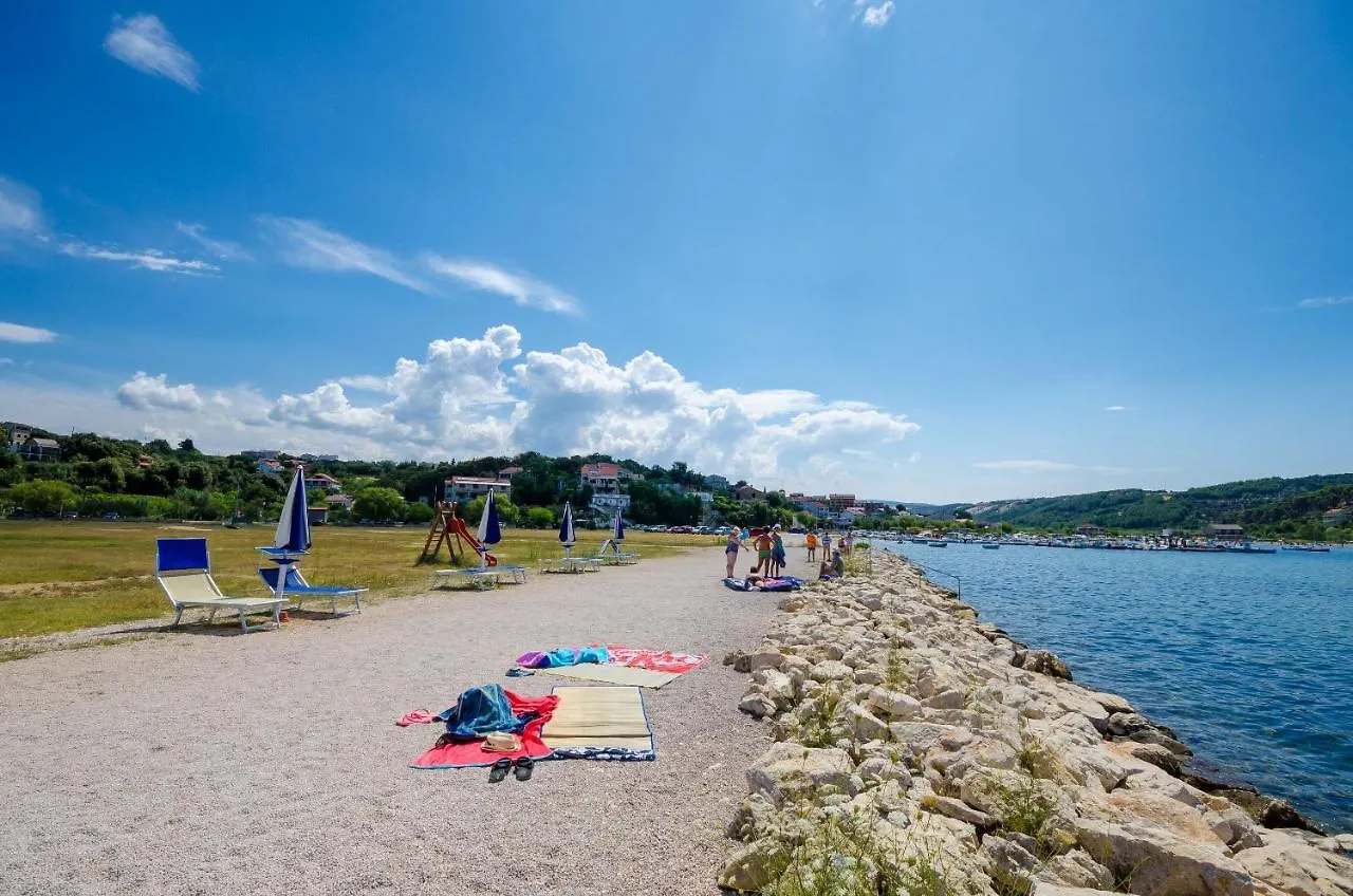 Apartments Albina Lopar