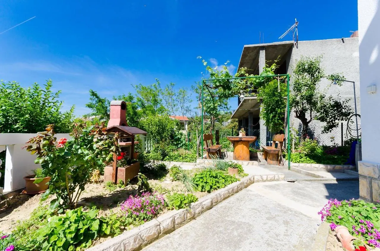 Apartments Albina Lopar