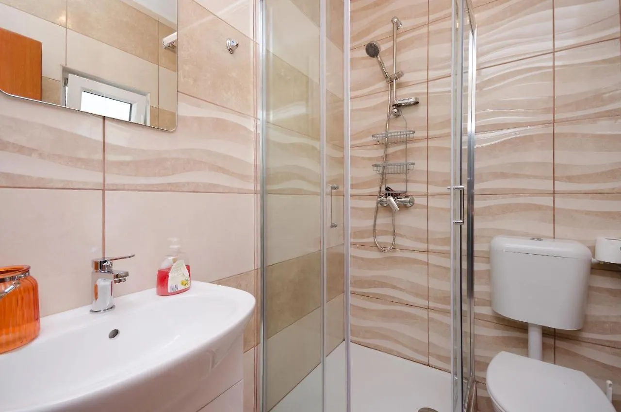 Apartments Albina Lopar