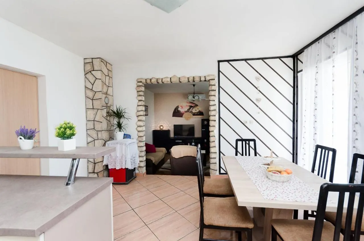 Apartments Albina Lopar
