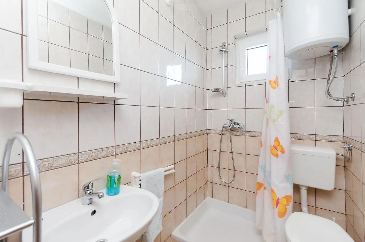 Apartments Albina Lopar