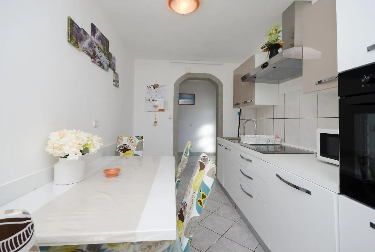 Apartments Albina Lopar Croatia