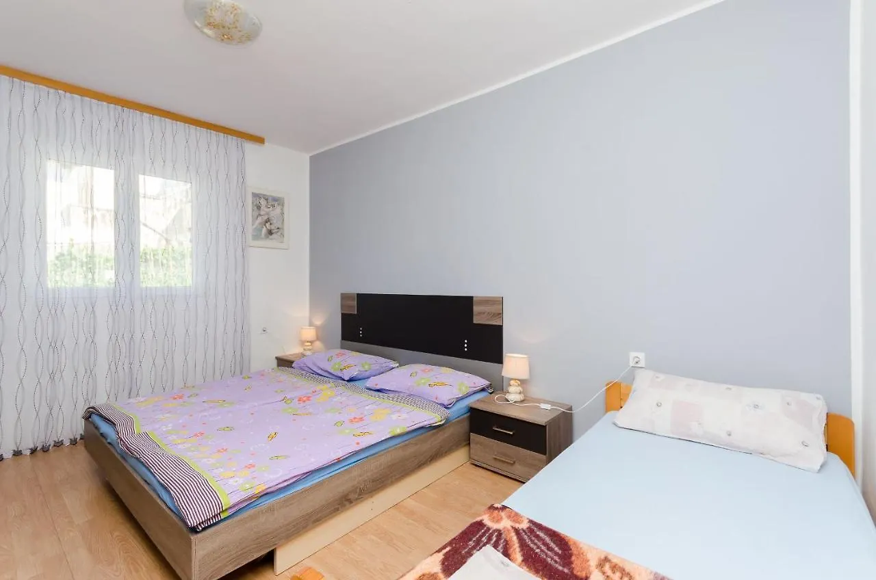 Apartments Albina Lopar