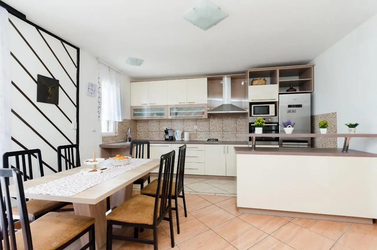 Apartments Albina Lopar Croatia